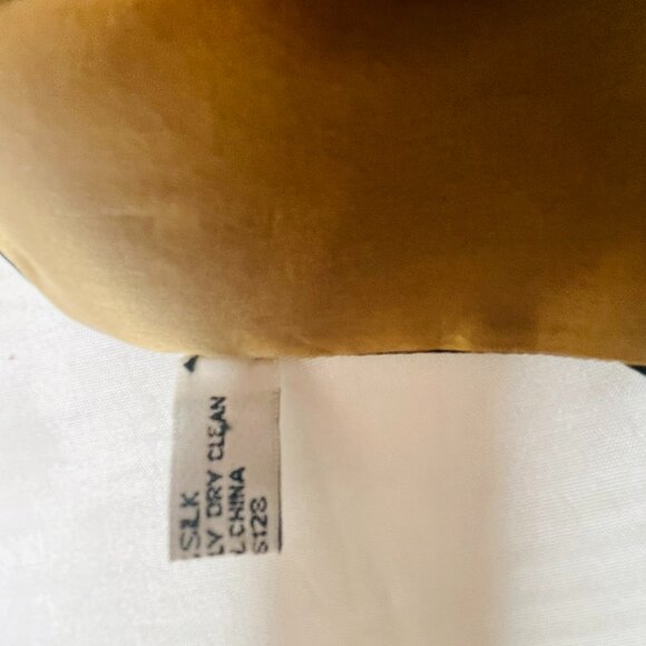 Elegant Vintage Black & Gold Silk Scarf – Adrienne Vittadini - Picture 12 of 14